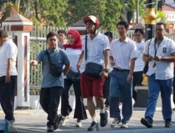 Keseruan Pegawai Diskominfotik Meriahkan HUT RI, Ada yang Pakai Kostum Seragam Sekolah Saat Ikuti Lomba