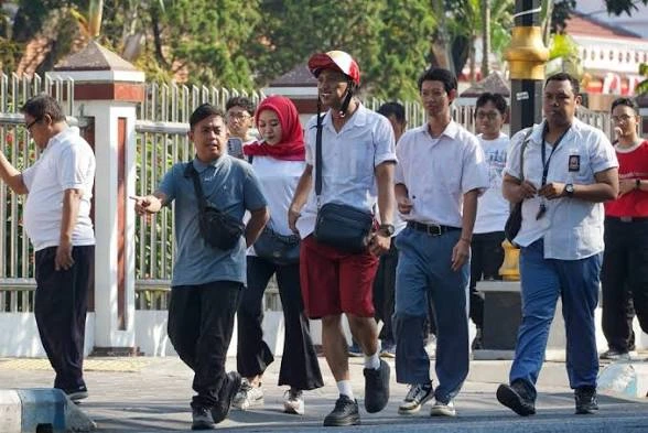 Keseruan Pegawai Diskominfotik Meriahkan HUT RI, Ada yang Pakai Kostum Seragam Sekolah Saat Ikuti Lomba