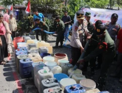 Kemarau Panjang: Pemkab Pasuruan dan Pemprov Jatim Bersinergi Salurkan Bantuan Air Bersih dan Sembako