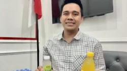 Zaini Ubah Ruang Kerja Jadi Lesehan Aspirasi