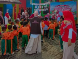 Ratusan Peserta Padati Senam Bersama RA dan KB Al-Firdaus Pasuruan, Semarakkan Kemerdekaan