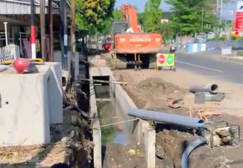 Bonteng Semen Trotoar, Sidak Proyek Jalan Kerinci Probolinggo