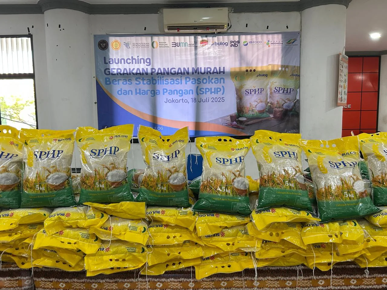 Bulog Siapkan 20 Ton Beras SPHP Perkuat Pasokan Pangan di Pasuruan