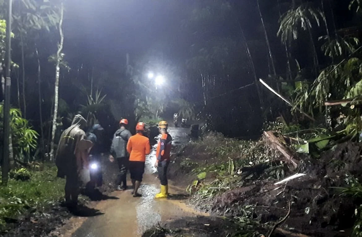 Cuaca Buruk di Lumajang, Proses Penyelamatan Terhambat