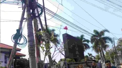 Ditertibkan! Tak Berizin, Kabel Provider di Tiang PJU Kota Pasuruan