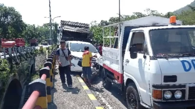 Dua Truk dan Pajero Terlibat Kecelakaan Beruntun di Kedungjajang Lumajang