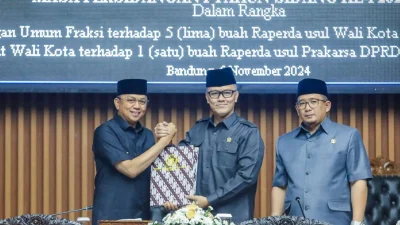 Dukungan Penuh Enam Fraksi di Rapat Paripurna IV DPRD Kota Pasuruan Raperda Pajak Daerah dan Retribusi Daerah Disepakati