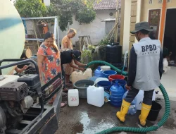 Gerak Cepat PAN Pasurian Saat Sumur Mengering Kepedulian Tak Boleh Kering Droping Air Bersih ke Lumbang
