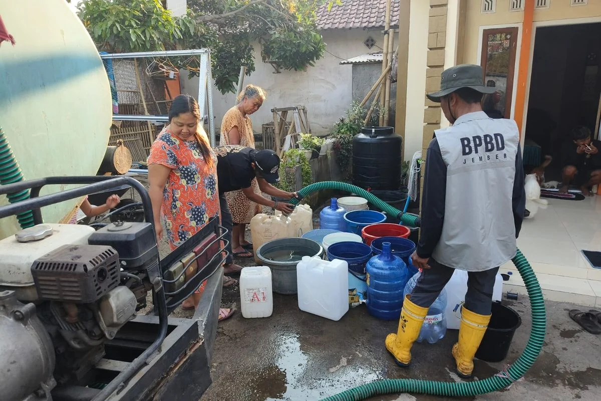 Gerak Cepat PAN Pasurian Saat Sumur Mengering Kepedulian Tak Boleh Kering Droping Air Bersih ke Lumbang