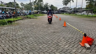 Honda Vario 160 Bunuhi Suasana di Alun-Alun Jember