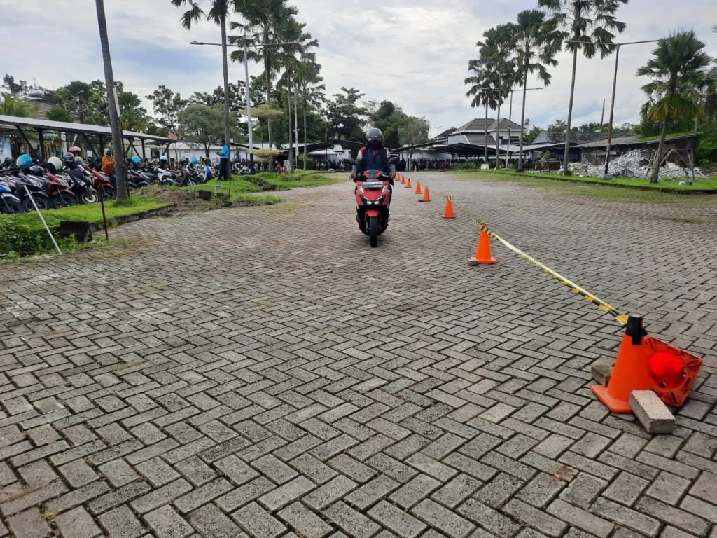 Honda Vario 160 Bunuhi Suasana di Alun-Alun Jember