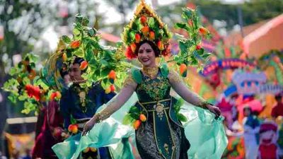 Meriah Puluhan Kontingen Nusantara Ramaikan Pawai Budaya Hari Jadi Kota Probolinggo ke-667