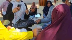 Lurah Kranjingan Ikut Sibuk di Tengah Antrean Bapang Pastikan Bantuan Sampai ke Warga