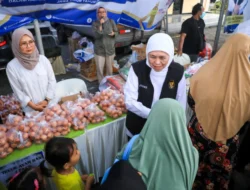 Khofifah Hadirkan Pasar Murah di Lumbang untuk Warga Terdampak Kekeringan