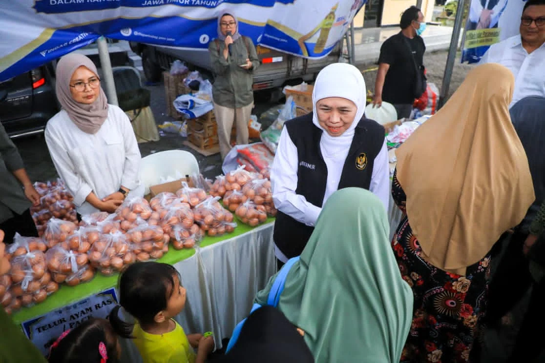 Khofifah Hadirkan Pasar Murah di Lumbang untuk Warga Terdampak Kekeringan