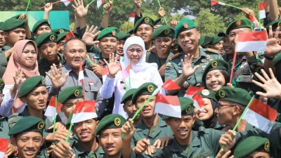 Khofifah Pimpin Pembaretan 1.334 Taruna Jatim, Disiplin Tanpa Kekerasan