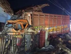 Lereng Semeru Lumajang: Kecelakaan Beruntun di Lereng Semeru Lumajang Dua Orang Luka Kritis