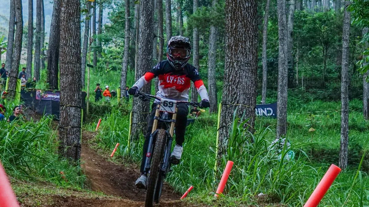 Lintasan Baru Ratusan Meter, Kompetisi Bike Downhill Guncang Arjuno