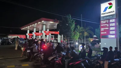 Longokan SPBU di Jember Panjang, Stok BBM Diklaim Aman