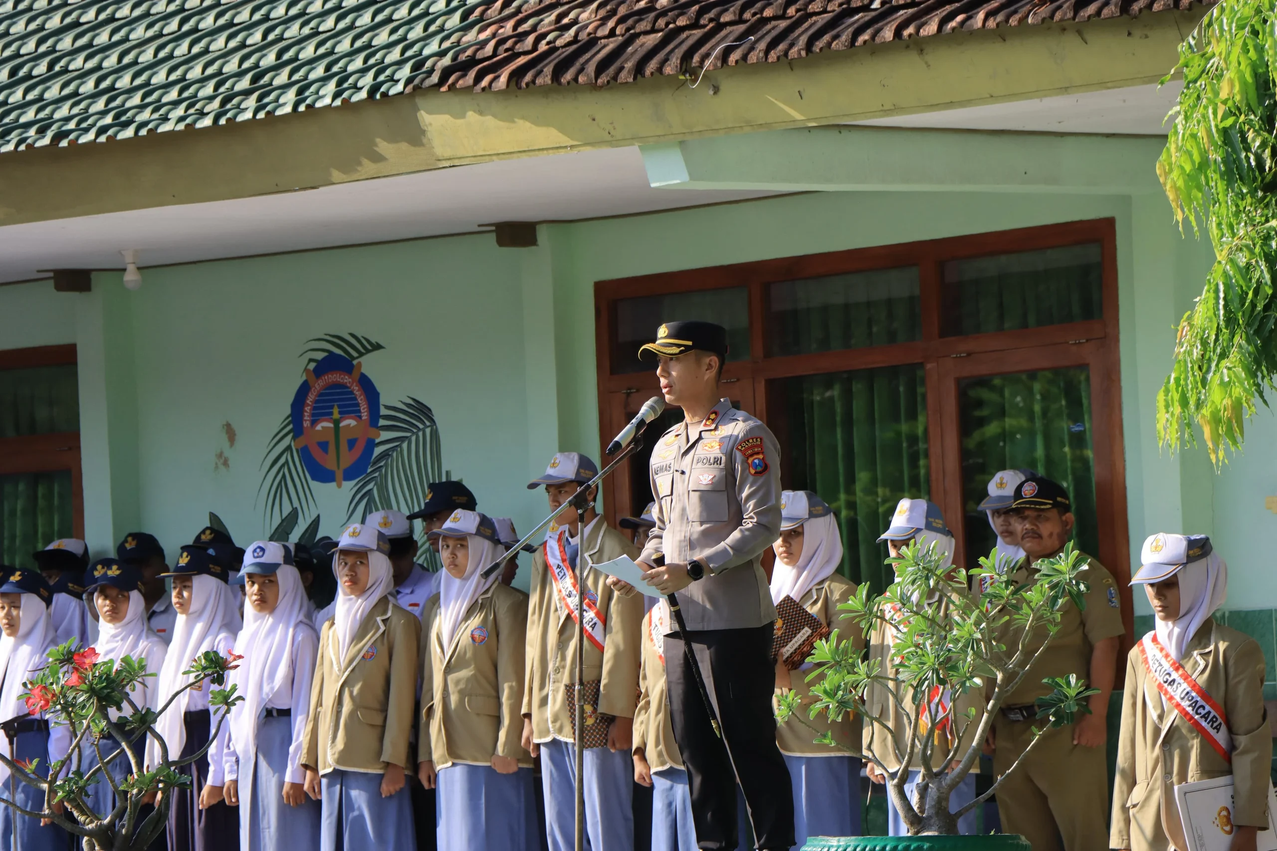 Polres Pasuruan Beri Pembinaan Guru SMKN 1 Bangil Tekankan Pencegahan Kenakalan Remaja