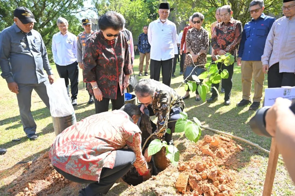 Prabowo Ulang Tahun ke-75, Gerindra Lumajang Tanam 500 Pohon