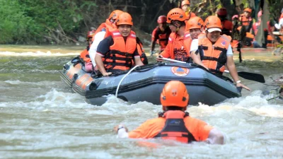 Satu Ton Harian, Gangguan di Sungai Gembong makin Parah