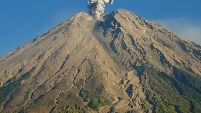 Semeru Siaga: Jangan Ikut Sebar Kabar Erupsi Tanpa Cek Fakta