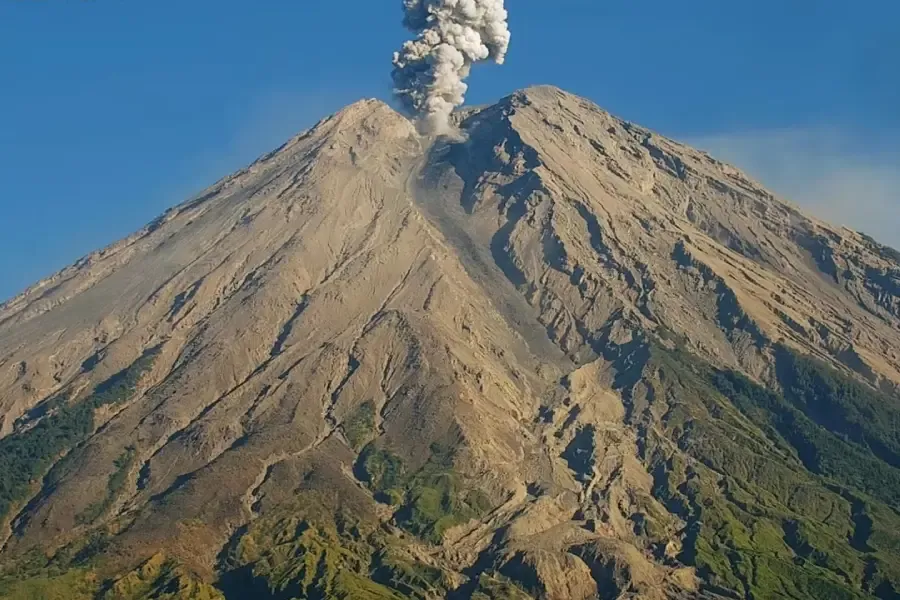 Semeru Siaga: Jangan Ikut Sebar Kabar Erupsi Tanpa Cek Fakta
