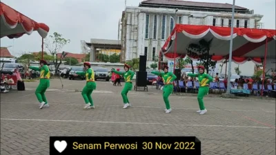 Senam Perwosi Kota Pasuruan, Bunda Ani Ajak Warga Jaga Kesehatan dan Harmonisasi