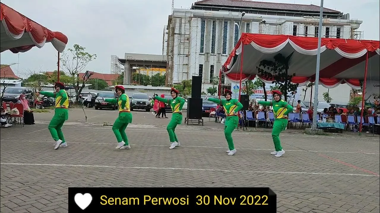Senam Perwosi Kota Pasuruan, Bunda Ani Ajak Warga Jaga Kesehatan dan Harmonisasi