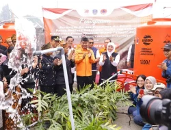 Tinjau Karhutla R Soerjo, Khofifah: Nyawa Petugas & Air Bersih Jadi Prioritas