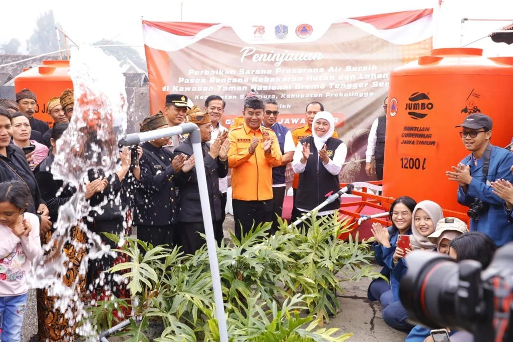 Tinjau Karhutla R Soerjo, Khofifah: Nyawa Petugas & Air Bersih Jadi Prioritas