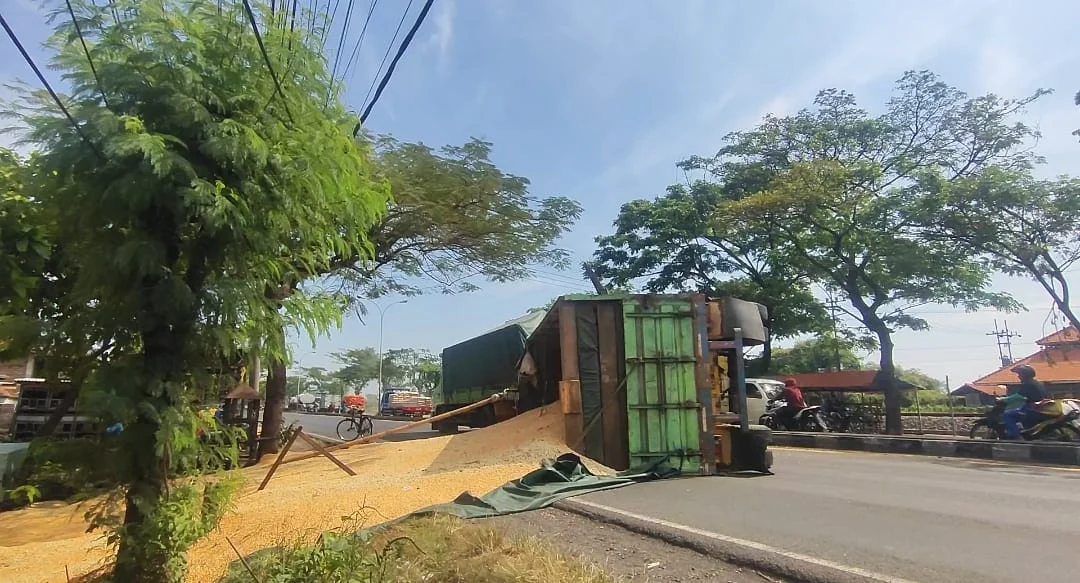 Tragedi Pantura: Pedagang Nasi Jagung Tewas Tersapu Truk di Pasuruan