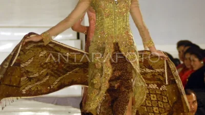 Trikristi Astuti Raih Juara 2 Fashion Show Batik