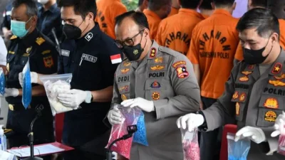 Warga Kalirejo Bareng Polisi Perangi Narkoba