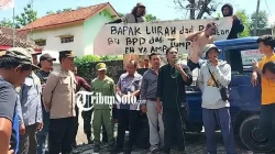 Warga Rejoso Kidul Desak Kades Mundur Usai Digrebek