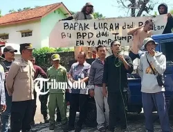 Warga Rejoso Kidul Desak Kades Mundur Usai Digrebek